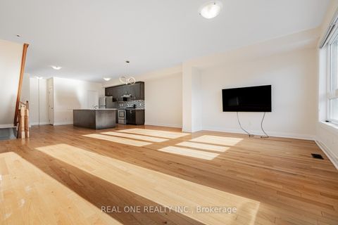 Photo 14 at 5 Gridiron Gate, Vellore Village, Vaughan