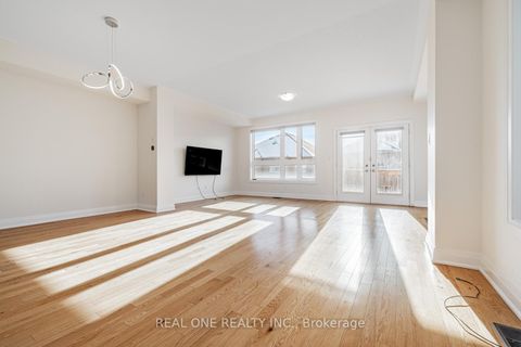 Photo 15 at 5 Gridiron Gate, Vellore Village, Vaughan