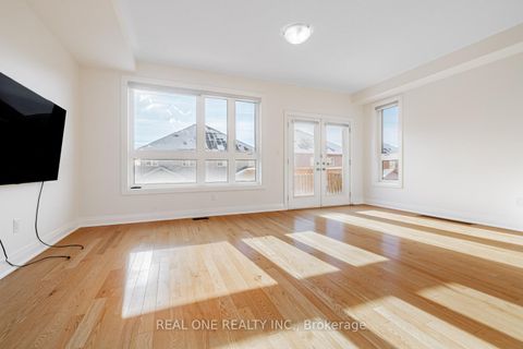 Photo 17 at 5 Gridiron Gate, Vellore Village, Vaughan