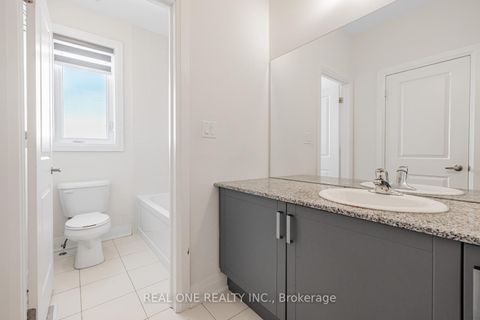 Photo 24 at 5 Gridiron Gate, Vellore Village, Vaughan