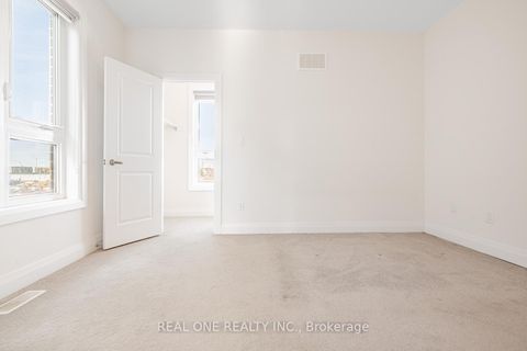 Photo 25 at 5 Gridiron Gate, Vellore Village, Vaughan