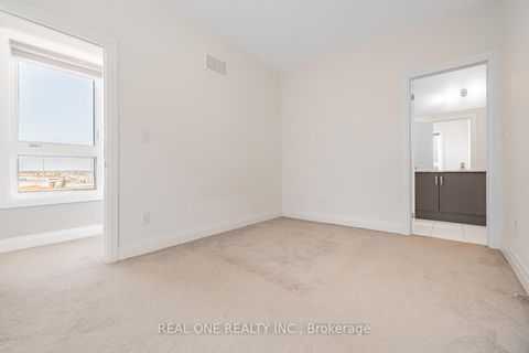 Photo 26 at 5 Gridiron Gate, Vellore Village, Vaughan