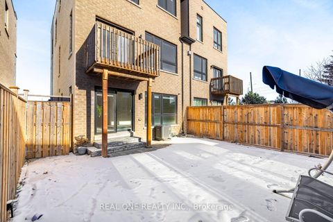Photo 30 at 5 Gridiron Gate, Vellore Village, Vaughan