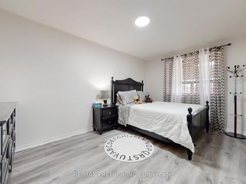Photo 10 at 30 Moncrieff Drive, Kipling, Toronto