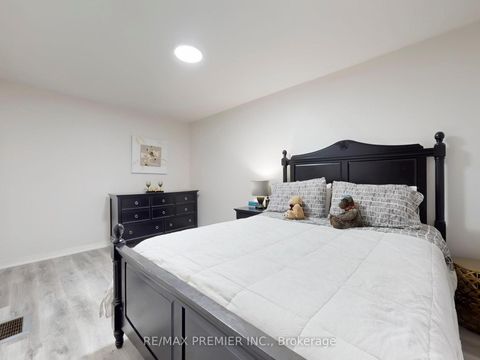 Photo 11 at 30 Moncrieff Drive, Kipling, Toronto