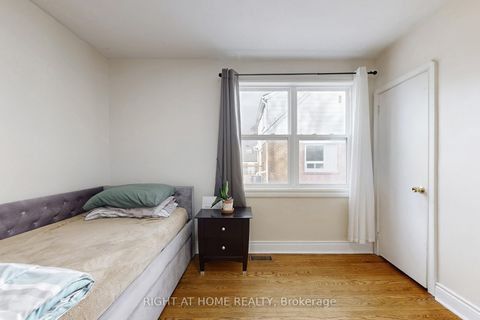 Photo 15 at 46 Glenshephard Drive, Kennedy Park, Toronto