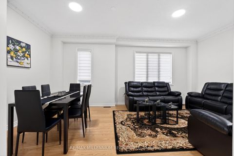 Photo 5 at 75 Twin Hill Crescent, Vellore Village, Vaughan