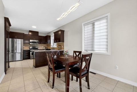 Photo 8 at 75 Twin Hill Crescent, Vellore Village, Vaughan