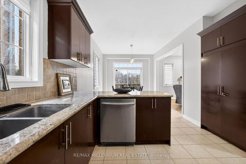 Photo 10 at 75 Twin Hill Crescent, Vellore Village, Vaughan