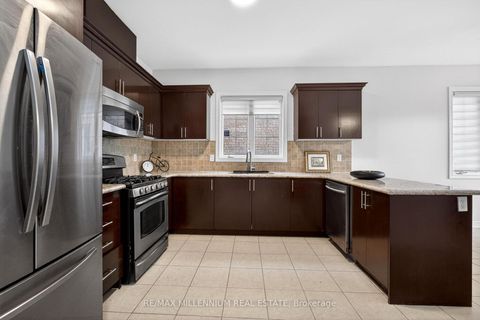 Photo 11 at 75 Twin Hill Crescent, Vellore Village, Vaughan