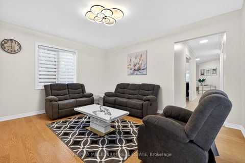 Photo 15 at 75 Twin Hill Crescent, Vellore Village, Vaughan