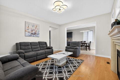 Photo 16 at 75 Twin Hill Crescent, Vellore Village, Vaughan