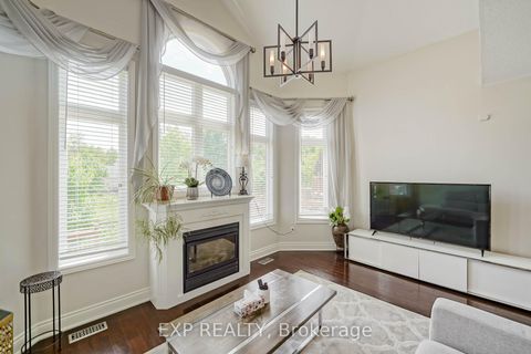 Photo 3 at 116 Colesbrook Road, Westbrook, Richmond Hill