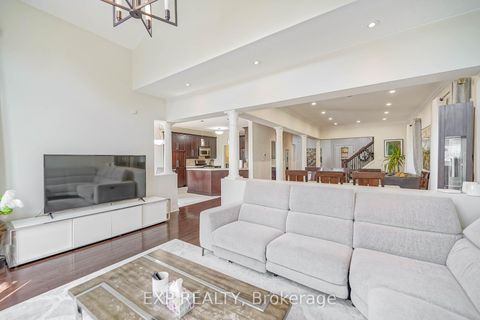 Photo 5 at 116 Colesbrook Road, Westbrook, Richmond Hill