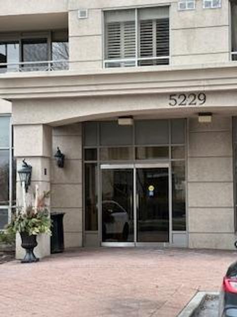 Photo 1 at 609 - 5229 Dundas Street W, City Centre West, Toronto