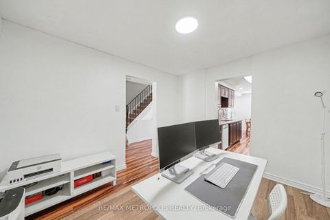 Photo 6 at 19 Robin Court, Cundles East, Barrie