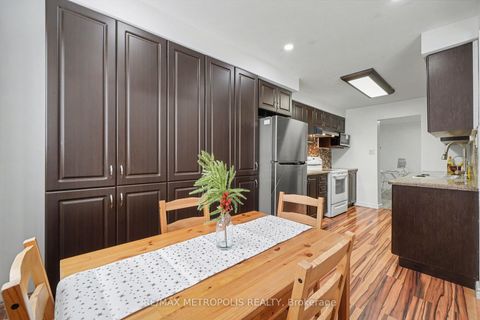 Photo 9 at 19 Robin Court, Cundles East, Barrie