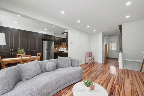 Photo 11 at 19 Robin Court, Cundles East, Barrie