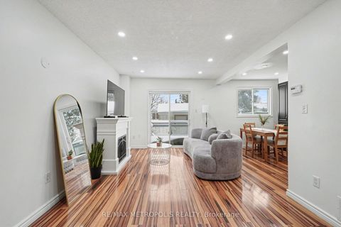 Photo 12 at 19 Robin Court, Cundles East, Barrie