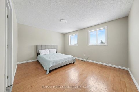 Photo 15 at 19 Robin Court, Cundles East, Barrie