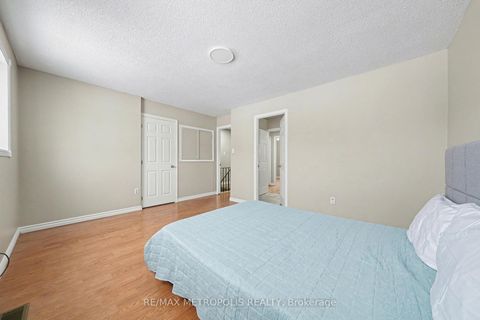 Photo 16 at 19 Robin Court, Cundles East, Barrie