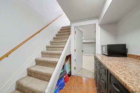 Photo 21 at 19 Robin Court, Cundles East, Barrie