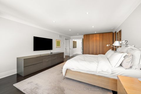 Photo 21 at 215 Lonsmount Drive, Forest Hill South, Toronto