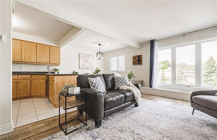 Photo 3 at 30 - 3050 Pinemeadow Drive, Headon, Burlington