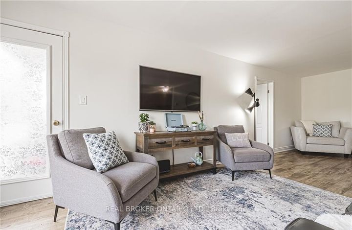 Photo 7 at 30 - 3050 Pinemeadow Drive, Headon, Burlington