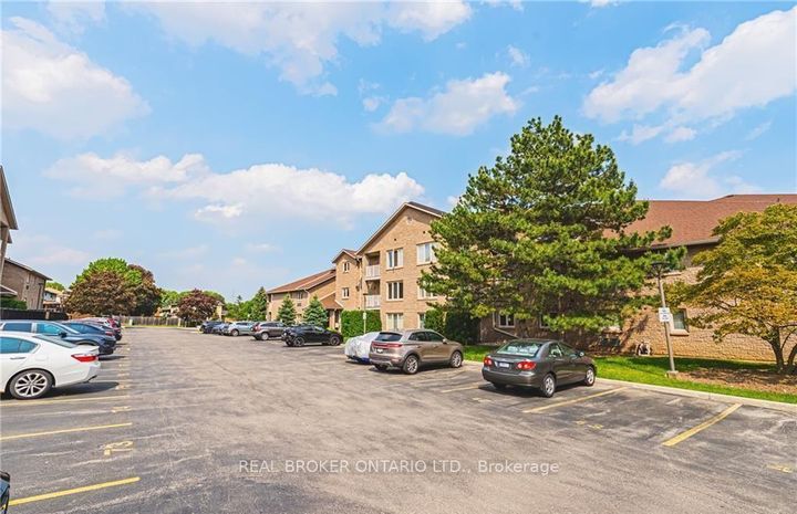 Photo 31 at 30 - 3050 Pinemeadow Drive, Headon, Burlington