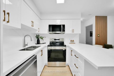 Photo 3 at 811 - 260 Doris Avenue, Willowdale East, Toronto