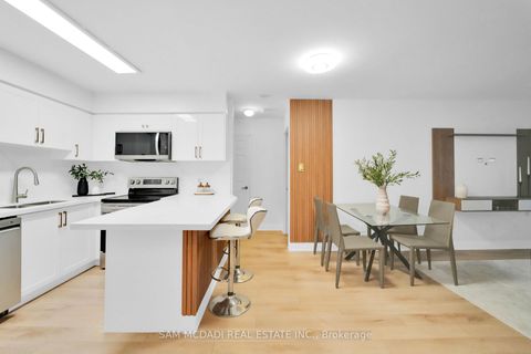 Photo 4 at 811 - 260 Doris Avenue, Willowdale East, Toronto