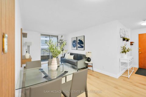 Photo 5 at 811 - 260 Doris Avenue, Willowdale East, Toronto