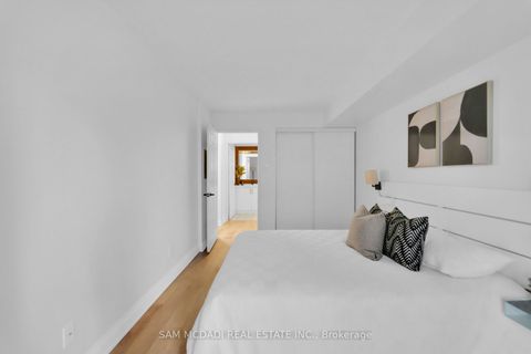 Photo 9 at 811 - 260 Doris Avenue, Willowdale East, Toronto