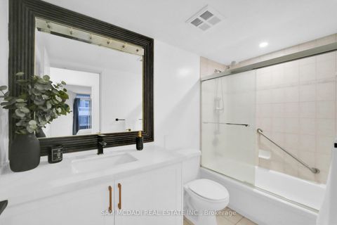 Photo 10 at 811 - 260 Doris Avenue, Willowdale East, Toronto