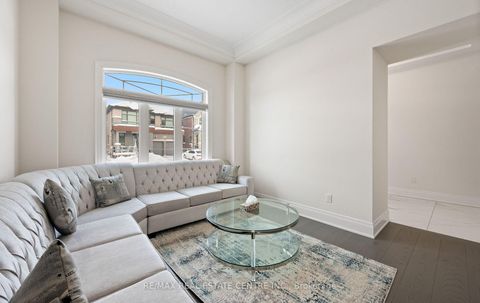 Photo 5 at 160 Wainfleet Crescent, Vellore Village, Vaughan