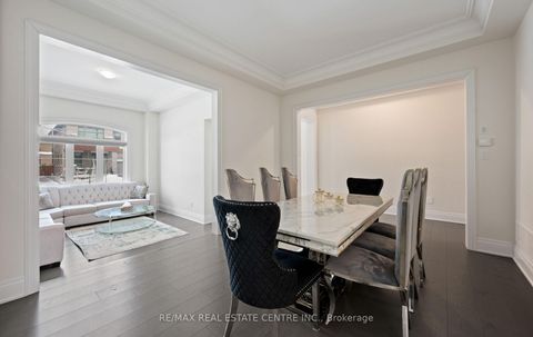 Photo 8 at 160 Wainfleet Crescent, Vellore Village, Vaughan