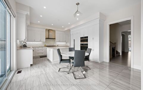 Photo 16 at 160 Wainfleet Crescent, Vellore Village, Vaughan