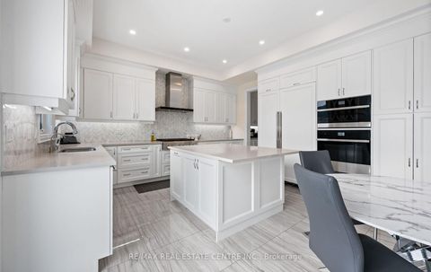 Photo 20 at 160 Wainfleet Crescent, Vellore Village, Vaughan