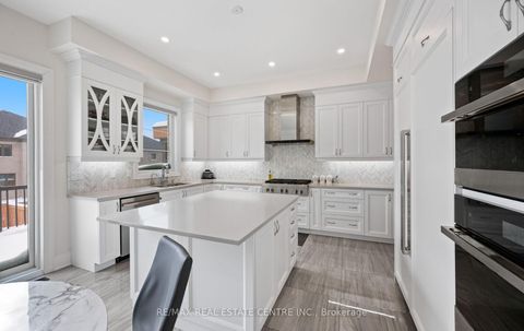 Photo 21 at 160 Wainfleet Crescent, Vellore Village, Vaughan