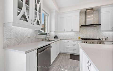 Photo 23 at 160 Wainfleet Crescent, Vellore Village, Vaughan