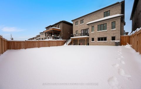 Photo 45 at 160 Wainfleet Crescent, Vellore Village, Vaughan