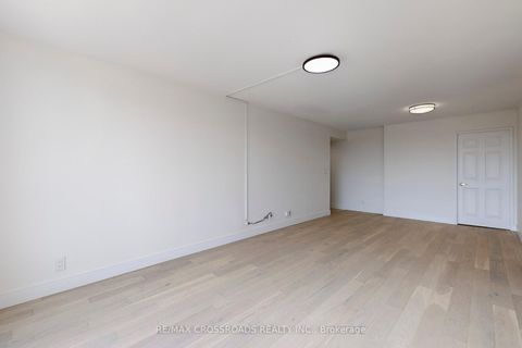 Photo 10 at 907 - 8 Lee Centre Drive, Woburn, Toronto