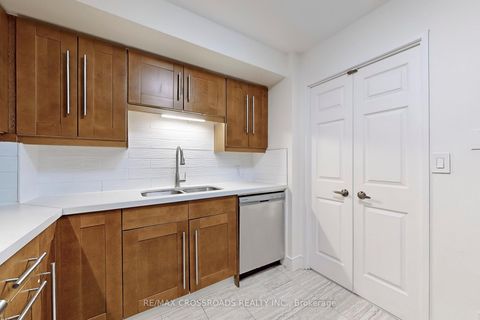 Photo 13 at 907 - 8 Lee Centre Drive, Woburn, Toronto