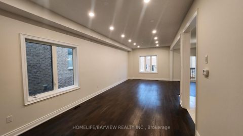 Photo 2 at 1263 Peelar Crescent, Lefroy, Innisfil