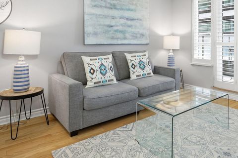 Photo 2 at 316 - 270 Wellington Street W, Waterfront Communities C1, Toronto