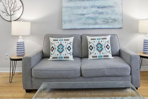 Photo 4 at 316 - 270 Wellington Street W, Waterfront Communities C1, Toronto