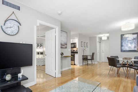 Photo 8 at 316 - 270 Wellington Street W, Waterfront Communities C1, Toronto