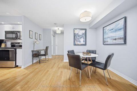 Photo 14 at 316 - 270 Wellington Street W, Waterfront Communities C1, Toronto
