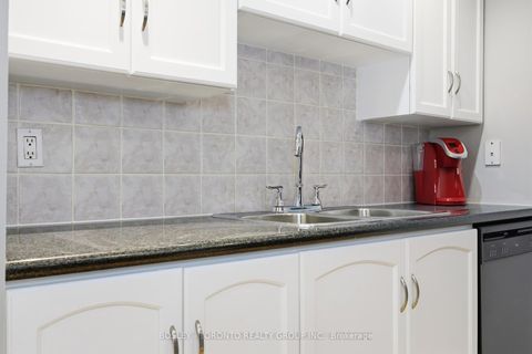 Photo 21 at 316 - 270 Wellington Street W, Waterfront Communities C1, Toronto